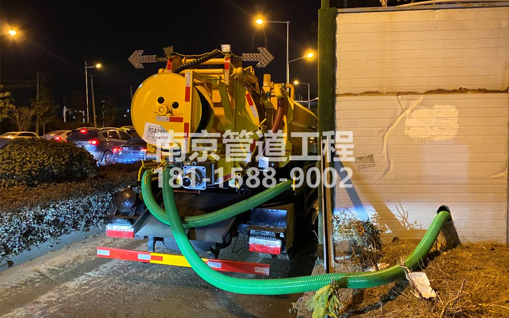 266花岗临时工地抽粪