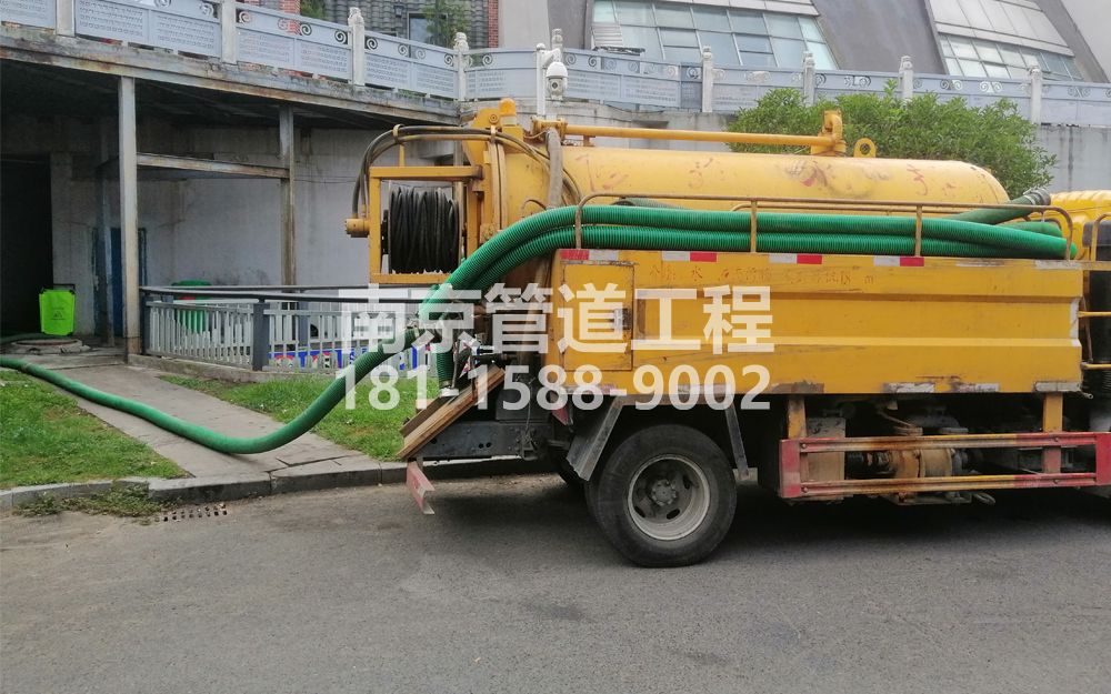 277花岗商场隔油池吸污