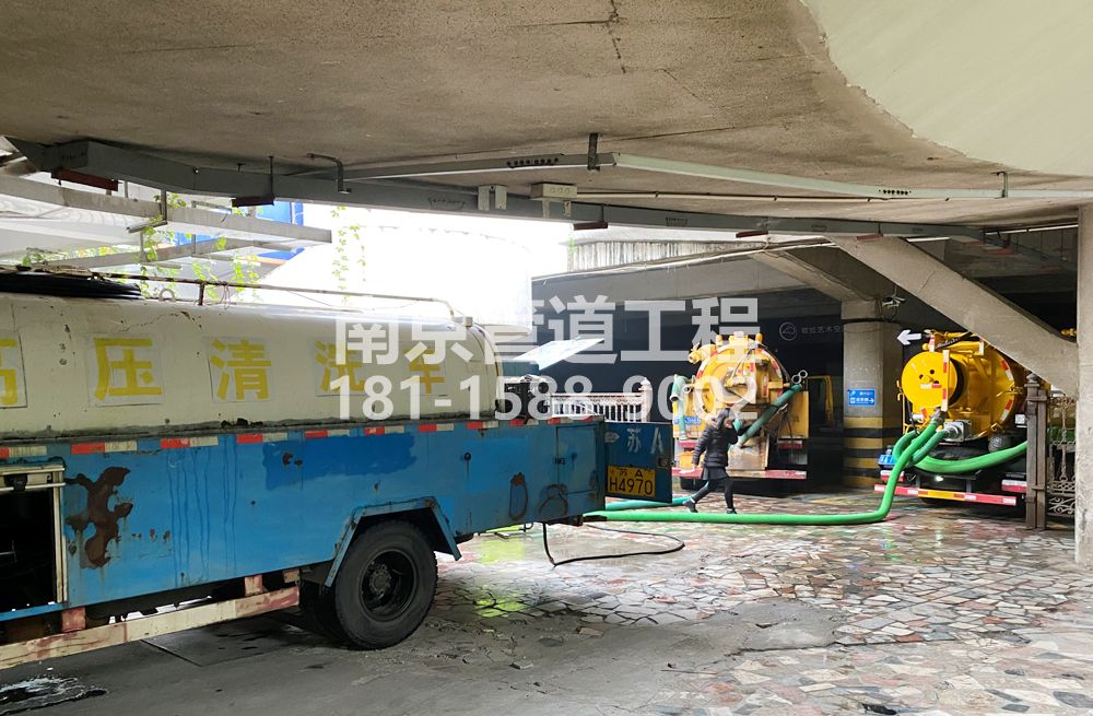 273花岗商场地下室污水清理