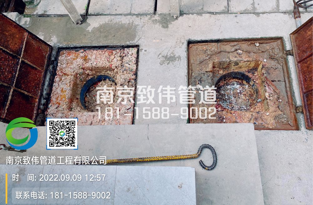 花岗工地食堂隔油池油污清理施工现场